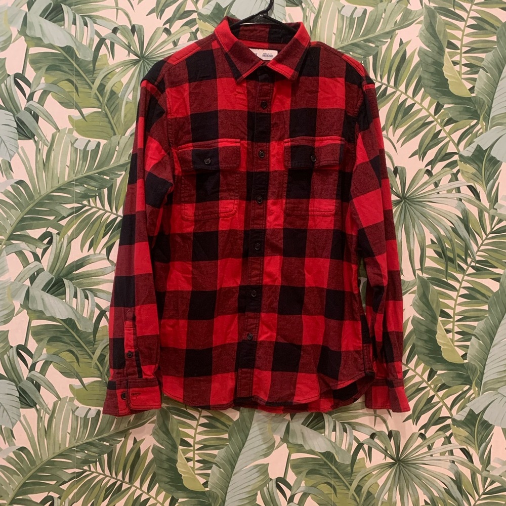 Unisex women’s L men’s M old navy red plaid shirt